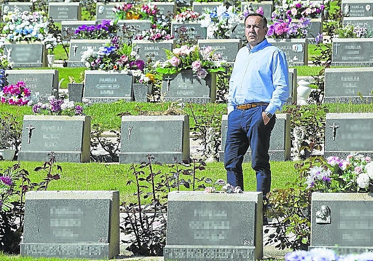 La estafa de los ataúdes: revendían flores y miles de féretros que no incineraban