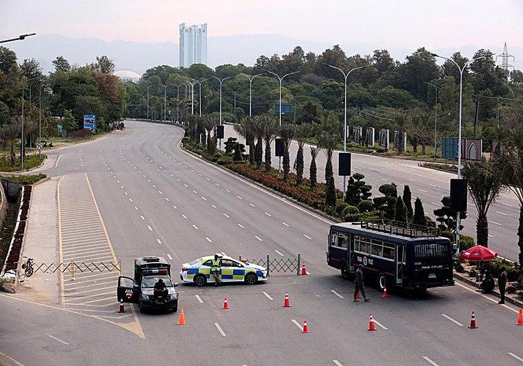 Sigue en directo la última hora de la guerra en Oriente Medio | Irán dice que solo habrá unas «negociaciones auténticas» si EE UU desbloquea sus puertos