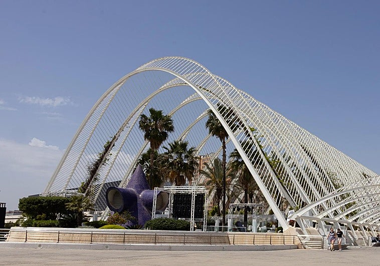 Vecinos de la Ciudad de las Artes preparan una querella ante la reapertura de la terraza de L'Umbracle