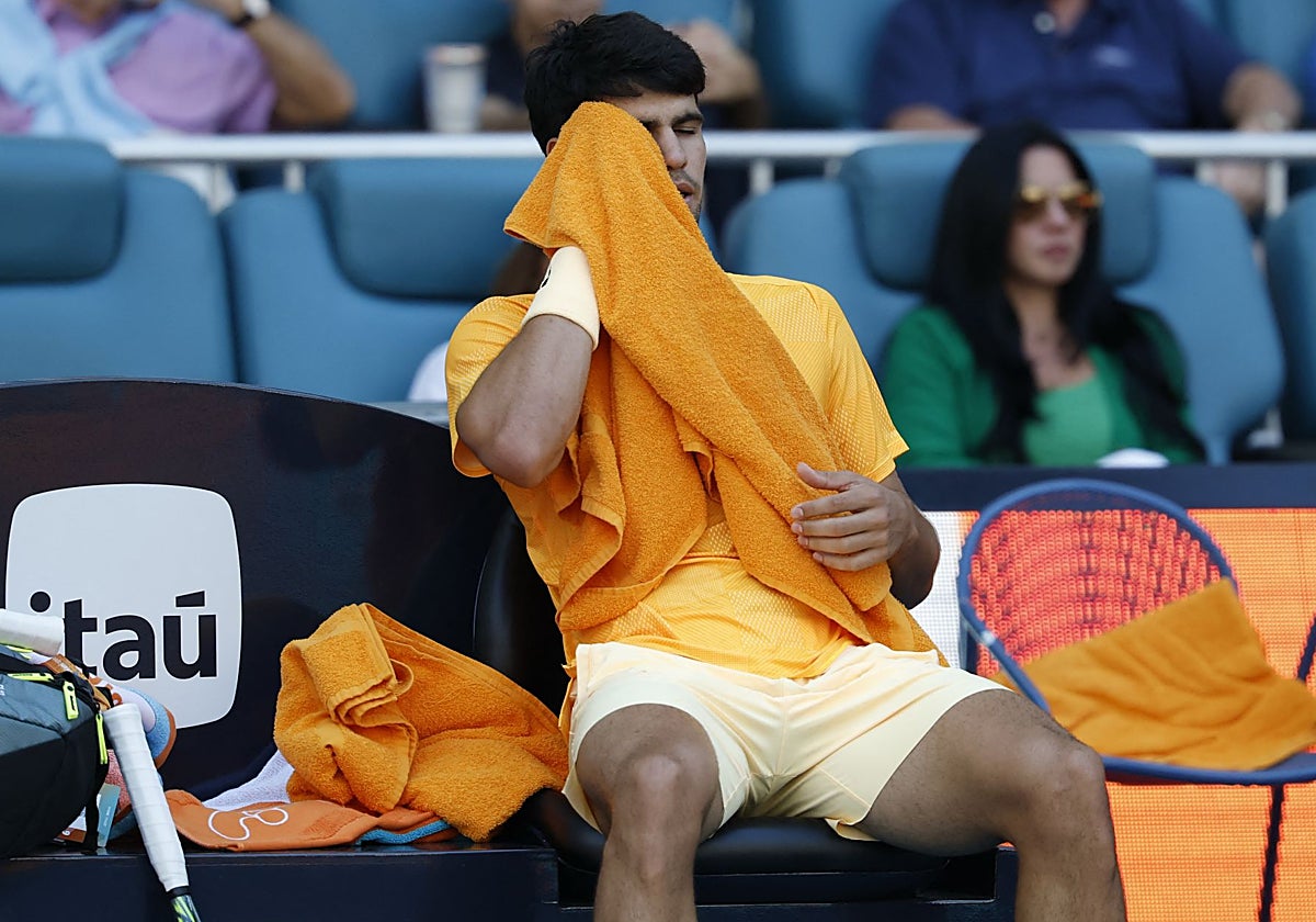 Carlos Alcaraz withdraws from Rome and Paris clay tournaments, unable to defend titles after Roland Garros injury — Only the title, nothing else.