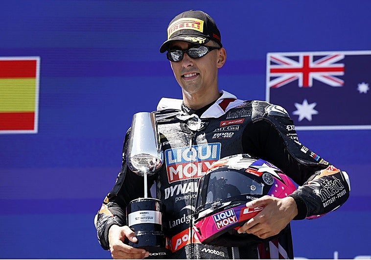 Senna Agius gana en Jerez y se perfila como rival de Manu González en Moto2