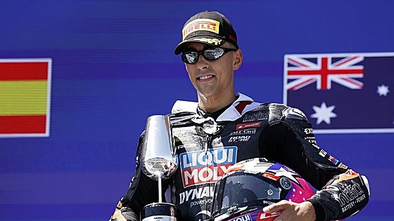 Senna Agius gana en Jerez y se perfila como rival de Manu González en Moto2