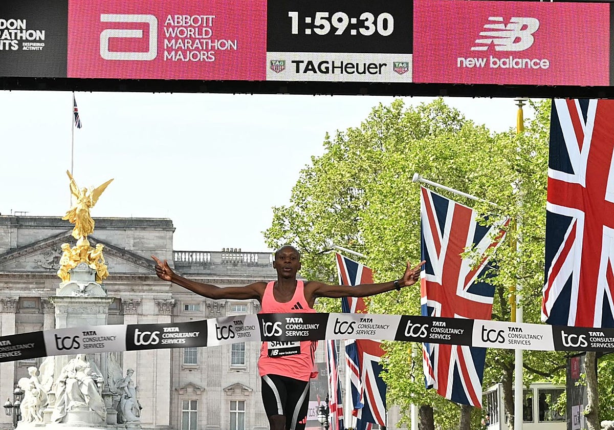 Kenyan Athlete Sets Incredible 1:59:30 Marathon Time in London, Smashing World Record Previously Held by Kelvin Kiptum (2:00:35)