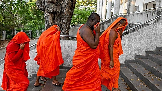 Detienen en Sri Lanka a 22 monjes budistas con 110 kilos de cannabis en su equipaje