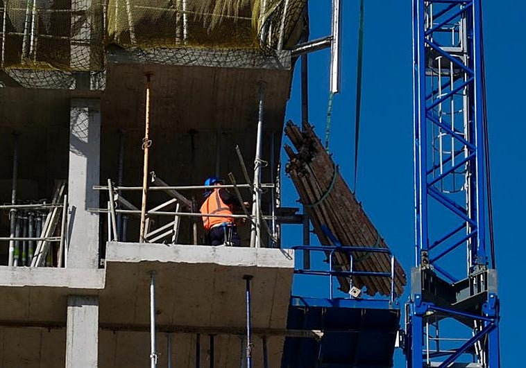 El PIB moderó su crecimiento a un 0,6% en el primer trimestre impulsado por el consumo de los hogares