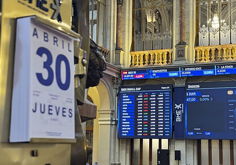 El petróleo frena su escalada y se aleja de los máximos de 2022