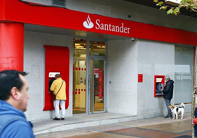 Santander cierra la compra de TSB a Sabadell por 3.300 millones