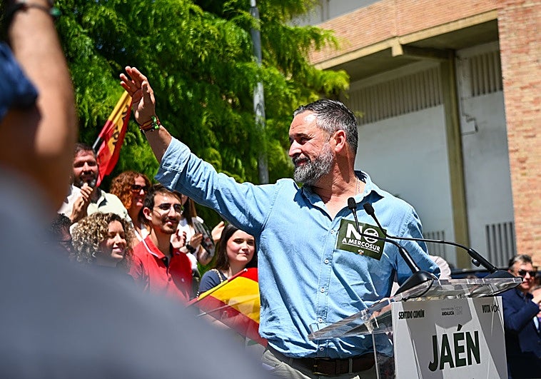 Abascal eleva el nivel de insultos contra Sánchez y lo llama «chuloputas»