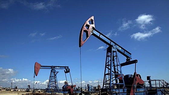 La OPEP+ acuerda aumentar la producción de petróleo en 188.000 barriles diarios