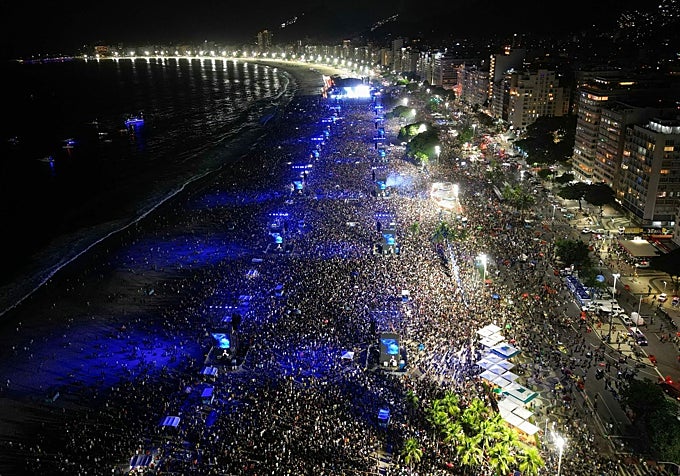 Millones de personas, durante el concierto.