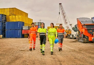 Los trabajadores invisibles que nunca paran: el secreto detrás de la ropa que nos protege