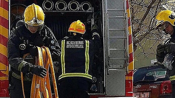 Muere un trabajador tras quedar atrapado en un camión de la basura en Málaga