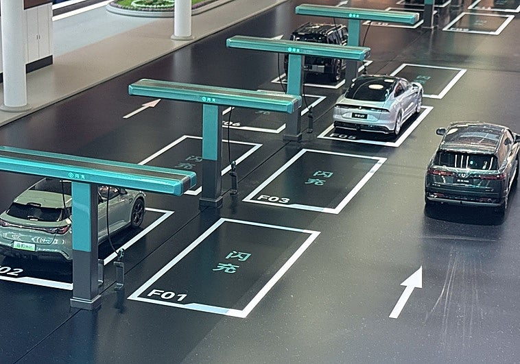 Cargar la batería de un coche eléctrico en lo que dura un repostaje de gasolina, una realidad inminente