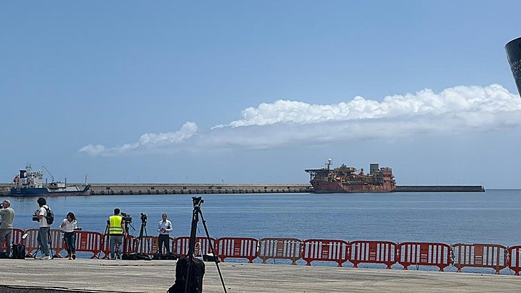 Incertidumbre en Tenerife mientras el puerto se prepara para la llegada del crucero con hantavirus: «No sabemos lo que va a pasar»