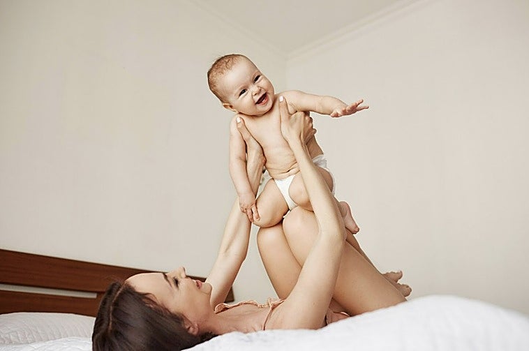 Mantén la piel de tu bebé seca durante horas con los pañales Dodot Sensitive