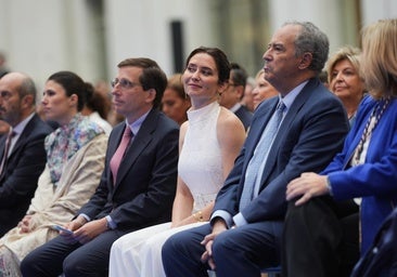 La presidenta de la Comunidad de Madrid, Isabel Díaz Ayuso, junto al alcalde de Madrid, José Luis Martínez-Almeida, en San Isidro