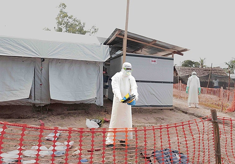 El brote de ébola sale de África y ya hay un estadounidense infectado