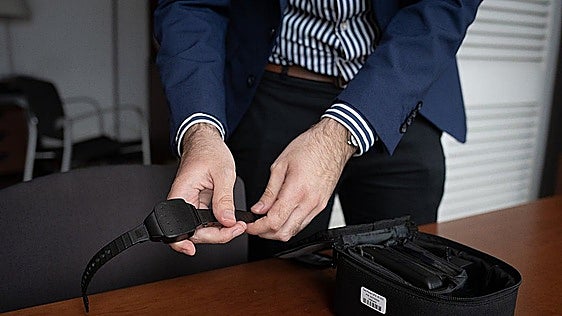 Vodafone gestionará de nuevo las pulseras antimaltrato pese a los fallos del periodo anterior