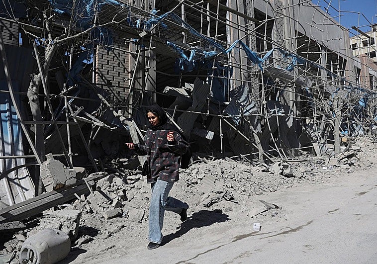EE UU e Israel intentaron devolver a Ahmadinejad el control de Irán al comienzo de la guerra