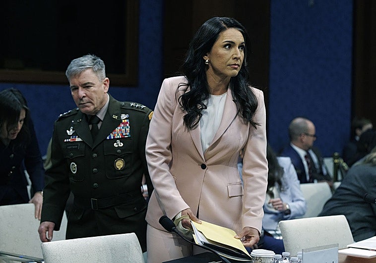Dimite Tulsi Gabbard, la directora de Inteligencia de Estados Unidos que contradijo a Trump sobre Irán
