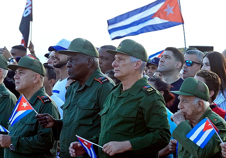 El régimen cubano se da un baño de masas para arropar a Raúl Castro
