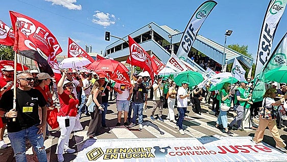 Los trabajadores de Renault paran las fábricas con una protesta masiva «por un convenio justo»