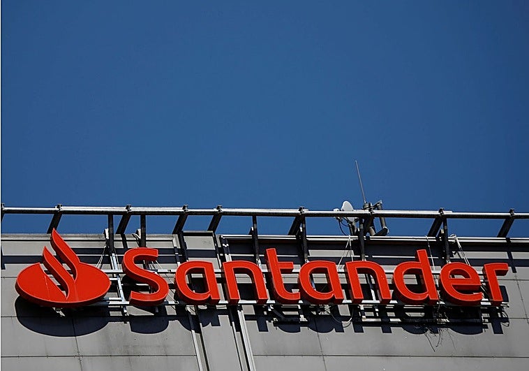 Dos senadores republicanos piden a la Casa Blanca investigar la compra de Webster por el Santander
