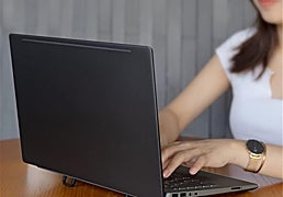 Si trabajas con ordenador, no te pierdas estos soportes para evitar sobrecalentar tu portátil