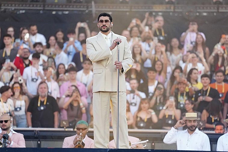 Bad Bunny desata la locura en Barcelona en el estreno europeo de su gira