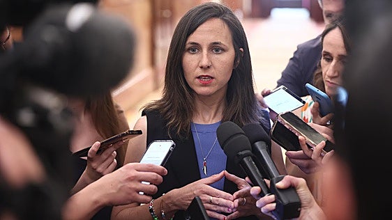 Los socios intentan parar el golpe mientras Podemos recupera el 15-M ante un «Gobierno insostenible»