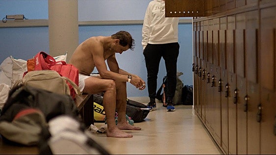 Netflix retrata la lucha contra el dolor de Rafa Nadal, que exhibe su cara más vulnerable