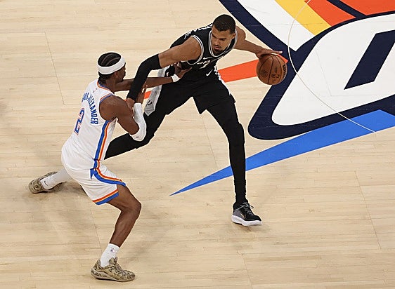 Los Thunder se aprovechan de un desacertado Wembanyama para acariciar las Finales de la NBA