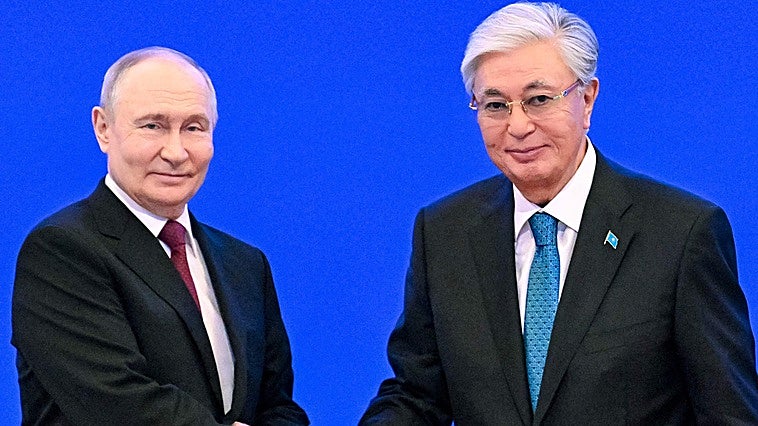 Kazajistán levantará su primera central nuclear tras un acuerdo con Putin