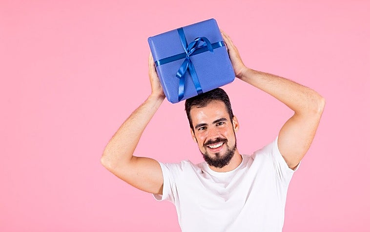 Desde una camiseta a un kit de barba: no te pierdas estas ideas de regalo para hombres