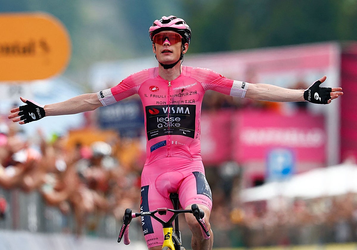 Vingegaard corona su Giro perfecto batiendo a Pantani