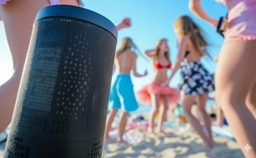 Ducha, piscina, playa... Lleva la música contigo con estos altavoces resistentes al agua