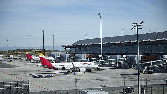 Competencia se desmarca de Aena y pide rebajar las tarifas aeroportuarias durante el próximo lustro