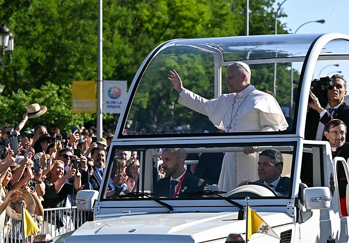 Directo | El Papa llega en papamóvil a la misa en Cibeles