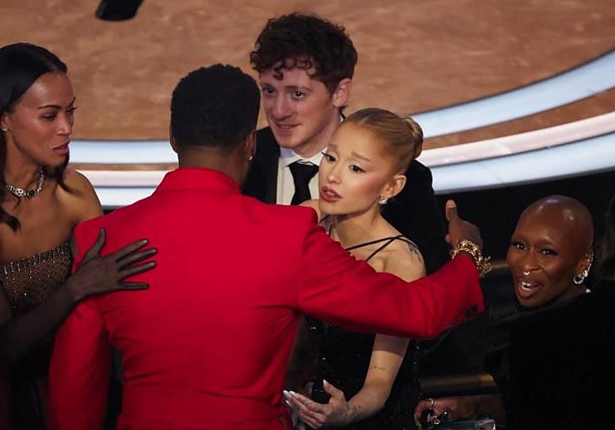 Sale a la luz la ruptura de Ariana Grande y Ethan Slater después de casi tres años de relación
