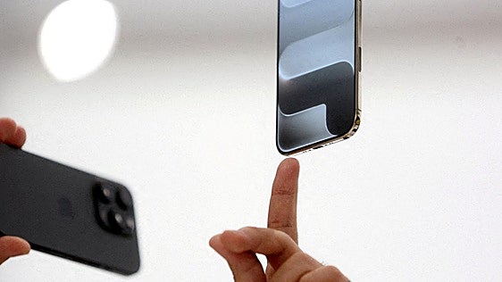 La nueva Siri con inteligencia artificial enfrenta a Apple y la Unión Europea