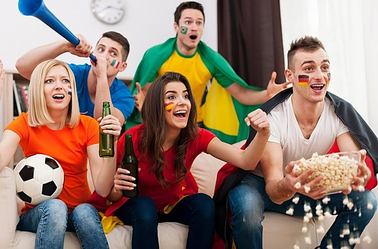 El kit definitivo para el Mundial: 10 gadgets virales para montar la 'quedada' perfecta en tu salón