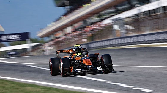 McLaren pide sitio en la fiesta de Mercedes para Montmeló