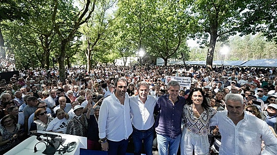 Feijóo se lanza a por «el cambio de arriba a abajo» contra «la cloaca sanchista»
