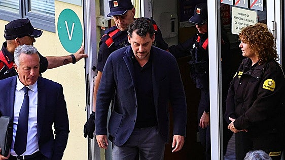La llamada de Jonathan Andic al 112 tras la caída de Isak Andic: «Mi padre se ha caído por un barranco»