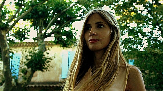 Paula Klein gana el Lumen de novela con otra disección de la impostura