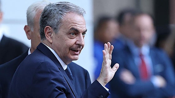 ¿Qué implica que Zapatero mantenga el pasaporte diplomático?