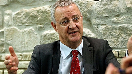 El exministro Jesús Caldera dice que él no recibió regalos y pide explicaciones a Zapatero por las joyas