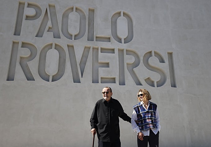 Roversi junto a la comisaria de la muestra, Clara Belleville