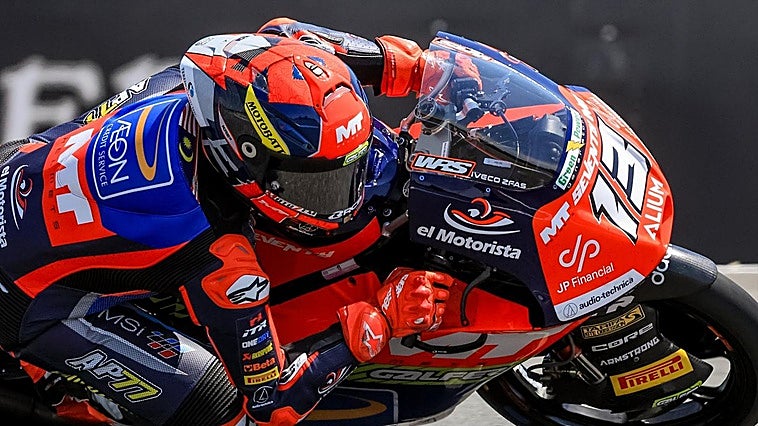 Hakim Danish maneja el caos de la última vuelta para estrenarse en Moto3