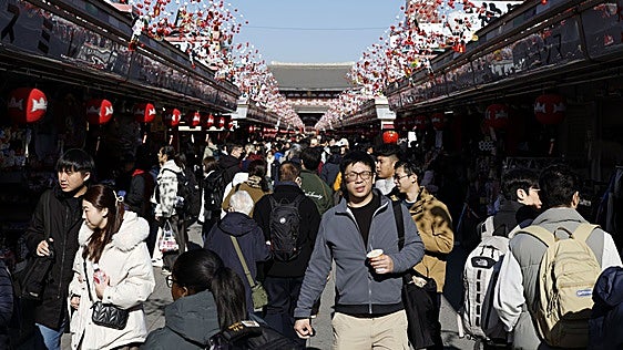 Japón quintuplica los costes de los visados para frenar el turismo